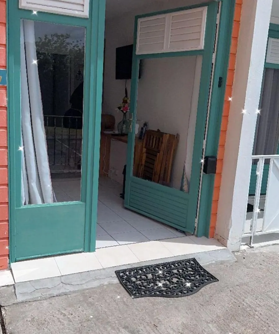 Apt 107 - Résidence touristique à l'anse Mitan accessible aux personnes à mobilité reduite Les Trois-Ilets Appart hôtel